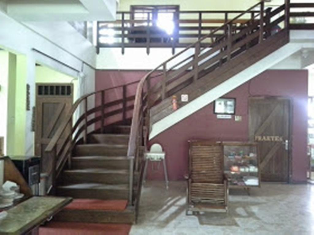 Peye Guesthouse Malang Exterior foto